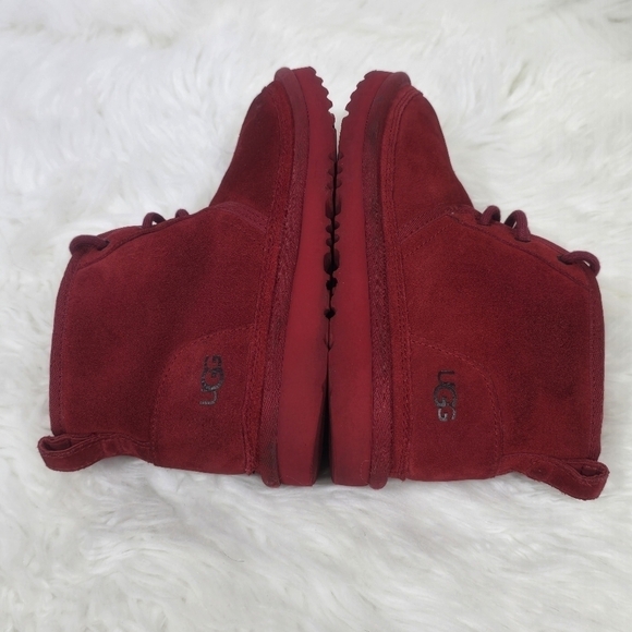 UGG Neumel Suede Lace Up Chukka Boots in Samba Red Size 2 Toddler - Picture 5 of 11